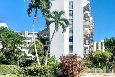 Condo in Aventura, Florida, 1 bedroom  № 1834260 - photo 16