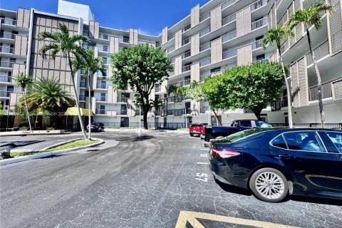 Condo in Aventura, Florida, 1 bedroom  № 1834260 - photo 15