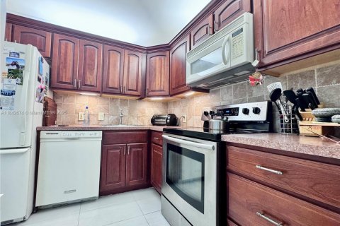 Condo in Aventura, Florida, 1 bedroom  № 1834260 - photo 2