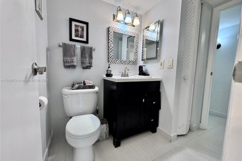 Condo in Aventura, Florida, 1 bedroom  № 1834260 - photo 8