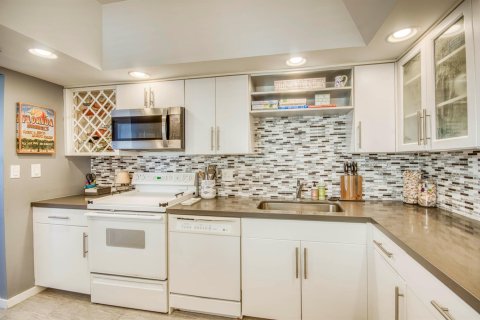 Condo in Jupiter, Florida, 2 bedrooms № 2399749 - photo 16