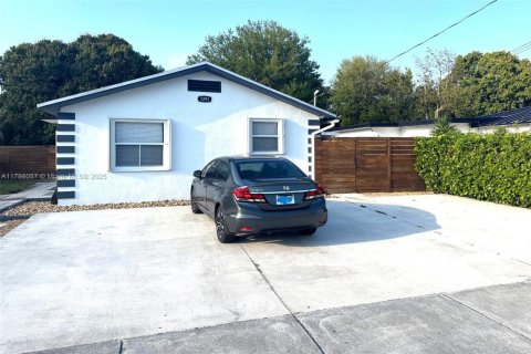 Commercial property in Miami, Florida 100.33 sq.m. № 1683907 - photo 19