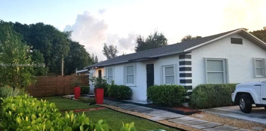 Commercial property in Miami, Florida 100.33 sq.m. № 1683907