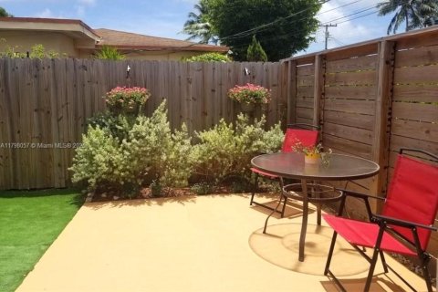 Commercial property in Miami, Florida 100.33 sq.m. № 1683907 - photo 15