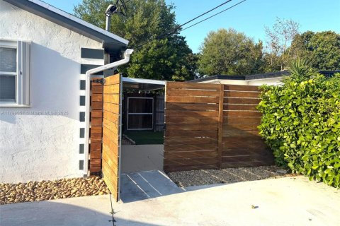Commercial property in Miami, Florida 100.33 sq.m. № 1683907 - photo 18