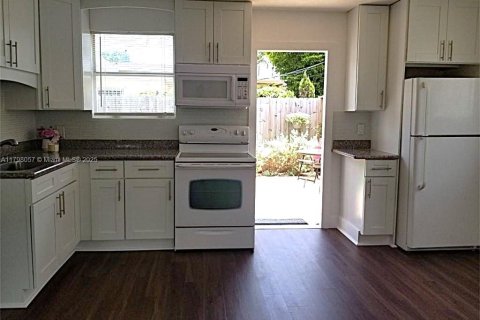 Commercial property in Miami, Florida 100.33 sq.m. № 1683907 - photo 9