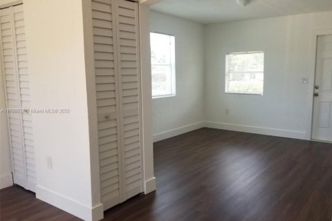Commercial property in Miami, Florida 100.33 sq.m. № 1683907 - photo 10