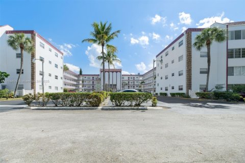 Copropriété à vendre à Lauderdale Lakes, Floride: 2 chambres, 102.38 m2 № 1700694 - photo 18
