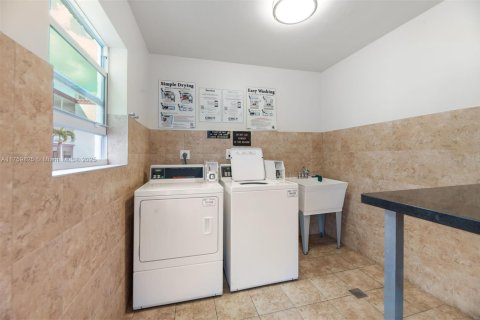 Copropriété à vendre à Lauderdale Lakes, Floride: 2 chambres, 102.38 m2 № 1700694 - photo 14