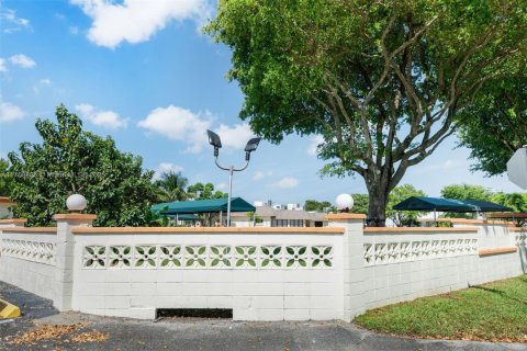 Copropriété à vendre à Lauderdale Lakes, Floride: 2 chambres, 102.38 m2 № 1700694 - photo 21