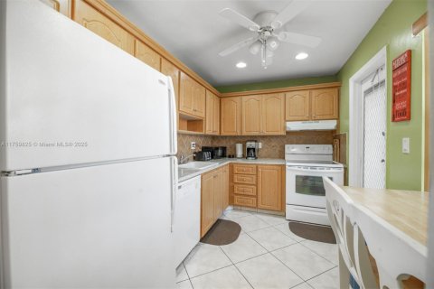 Copropriété à vendre à Lauderdale Lakes, Floride: 2 chambres, 102.38 m2 № 1700694 - photo 12