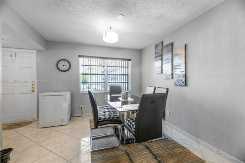 Copropriété à vendre à Lauderdale Lakes, Floride: 2 chambres, 102.38 m2 № 1700694 - photo 4