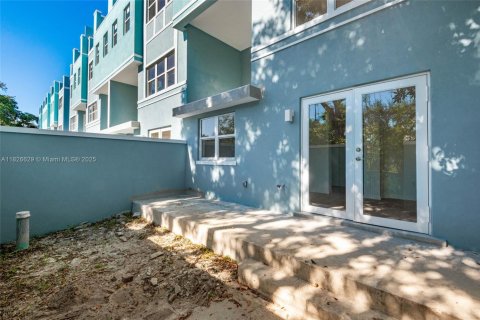 Townhouse in Fort Lauderdale, Florida 3 bedrooms, 169.27 sq.m. № 1802648 - photo 25