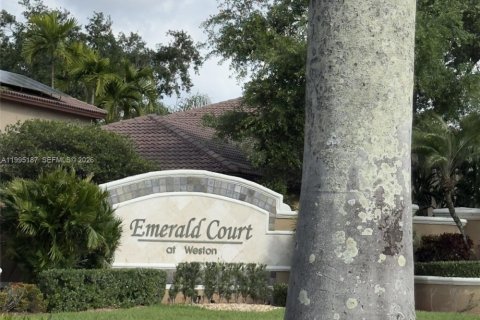 Купить виллу или дом в Уэстон, Флорида 3 спальни, 142.51м2, № 2062683 - фото 1