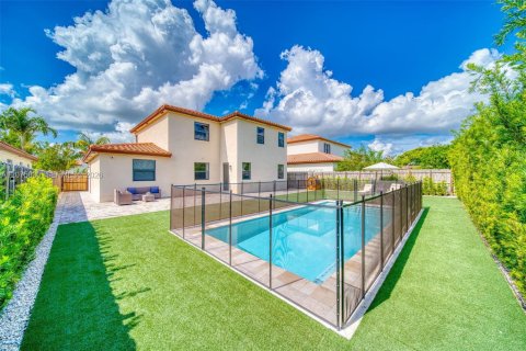 Villa ou maison à vendre à Homestead, Floride: 4 chambres, 272.11 m2 № 2318330 - photo 2