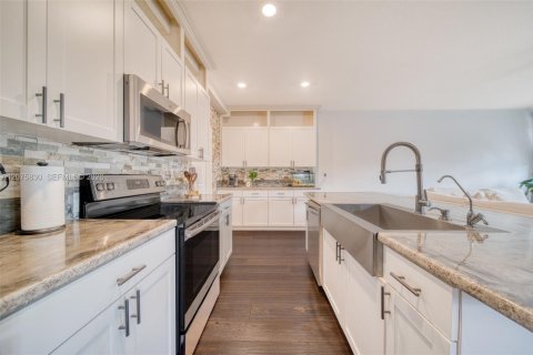 Villa ou maison à vendre à Homestead, Floride: 4 chambres, 272.11 m2 № 2318330 - photo 6