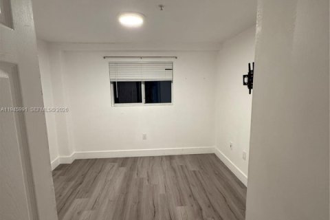 Townhouse in Miami, Florida 2 bedrooms, 62.43 sq.m. № 2002944