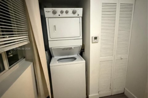 Townhouse in Miami, Florida 2 bedrooms, 62.43 sq.m. № 2002944 - photo 12