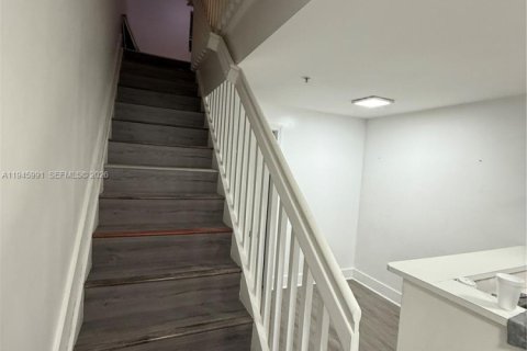 Townhouse in Miami, Florida 2 bedrooms, 62.43 sq.m. № 2002944 - photo 14