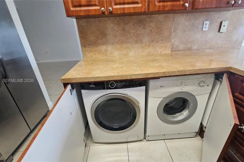 Купить кондоминиум в Майами, Флорида 2 спальни, 108.7м2, № 2182100 - фото 5