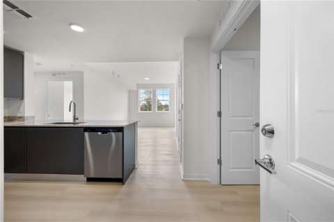 Condo in Orlando, Florida, 2 bedrooms № 2096511 - photo 4