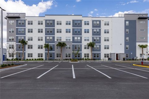 Condo in Orlando, Florida, 2 bedrooms № 2096511 - photo 2
