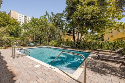 Condo in Coral Gables, Florida, 2 bedrooms  № 1828788 - photo 25