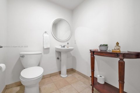 Condo in Coral Gables, Florida, 2 bedrooms  № 1828788 - photo 18