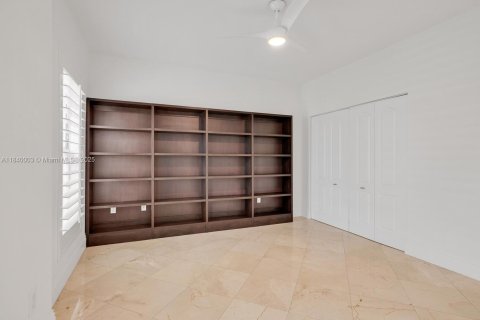 Condo in Coral Gables, Florida, 2 bedrooms  № 1828788 - photo 19