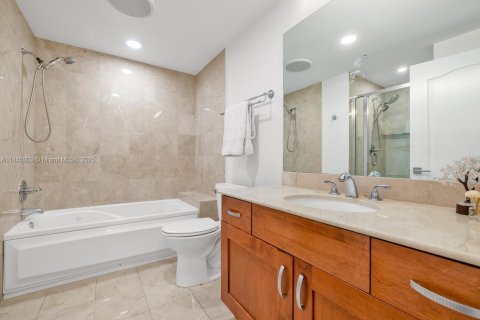 Condo in Coral Gables, Florida, 2 bedrooms  № 1828788 - photo 13