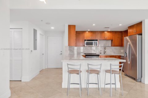 Condo in Coral Gables, Florida, 2 bedrooms  № 1828788 - photo 5