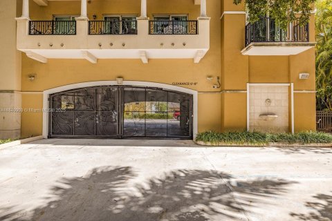 Condo in Coral Gables, Florida, 2 bedrooms  № 1828788 - photo 28