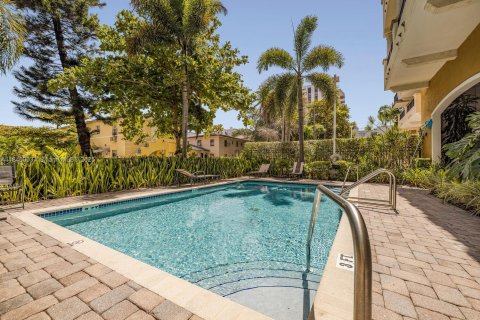 Condo in Coral Gables, Florida, 2 bedrooms  № 1828788 - photo 24