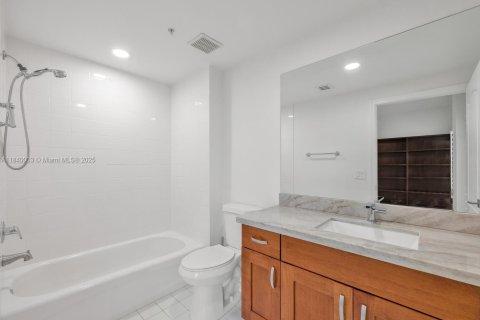 Condo in Coral Gables, Florida, 2 bedrooms  № 1828788 - photo 21