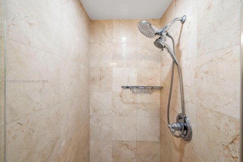 Condo in Coral Gables, Florida, 2 bedrooms  № 1828788 - photo 15