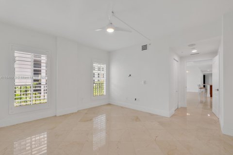 Condo in Coral Gables, Florida, 2 bedrooms  № 1828788 - photo 12
