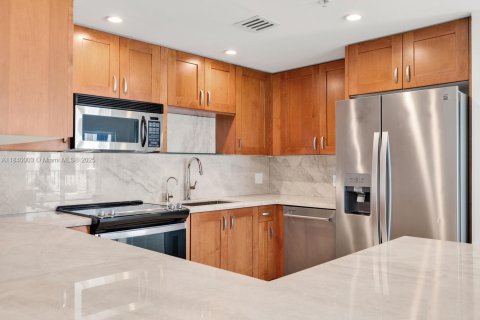 Condo in Coral Gables, Florida, 2 bedrooms  № 1828788 - photo 4