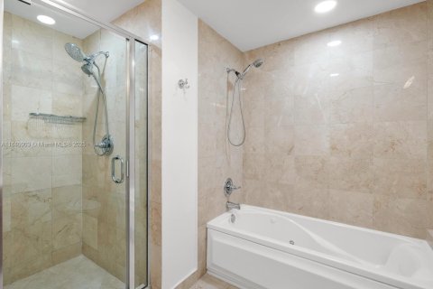 Condo in Coral Gables, Florida, 2 bedrooms  № 1828788 - photo 14