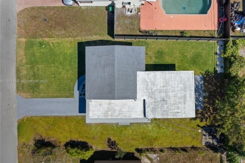 House in Miramar, Florida 3 bedrooms, 134.8 sq.m. № 2038744 - photo 3