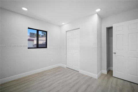 House in Miramar, Florida 3 bedrooms, 134.8 sq.m. № 2038744 - photo 13