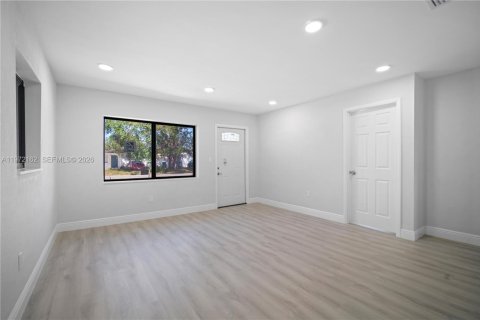 House in Miramar, Florida 3 bedrooms, 134.8 sq.m. № 2038744 - photo 16