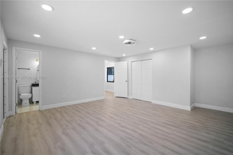 House in Miramar, Florida 3 bedrooms, 134.8 sq.m. № 2038744 - photo 24