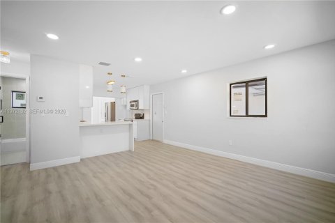 House in Miramar, Florida 3 bedrooms, 134.8 sq.m. № 2038744 - photo 6