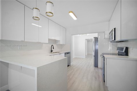 House in Miramar, Florida 3 bedrooms, 134.8 sq.m. № 2038744 - photo 18