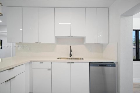 House in Miramar, Florida 3 bedrooms, 134.8 sq.m. № 2038744 - photo 19