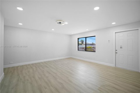 House in Miramar, Florida 3 bedrooms, 134.8 sq.m. № 2038744 - photo 22