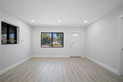 House in Miramar, Florida 3 bedrooms, 134.8 sq.m. № 2038744 - photo 15