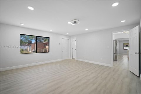 House in Miramar, Florida 3 bedrooms, 134.8 sq.m. № 2038744 - photo 23