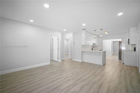 House in Miramar, Florida 3 bedrooms, 134.8 sq.m. № 2038744 - photo 8