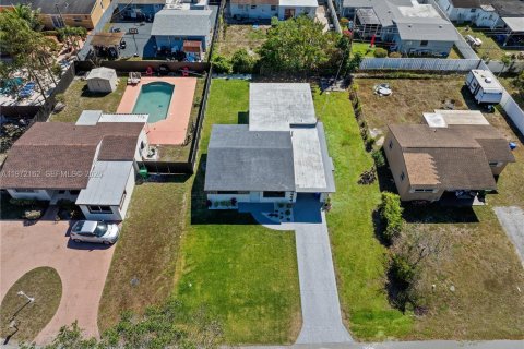 House in Miramar, Florida 3 bedrooms, 134.8 sq.m. № 2038744 - photo 30